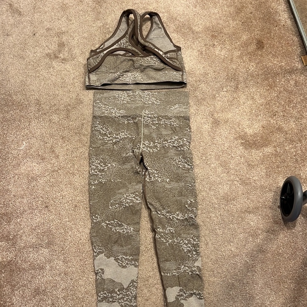 Gymshark set - Picture 2 of 4